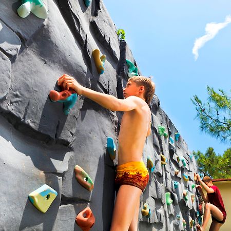 Marti Myra Hotel Tekirova Ngoại thất bức ảnh Climbing wall at the 2011 World Scout Jamboree