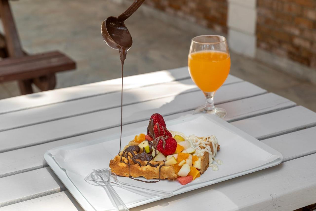 Marti Myra Hotel Tekirova Ngoại thất bức ảnh Chocolate being drizzled over a fruit salad