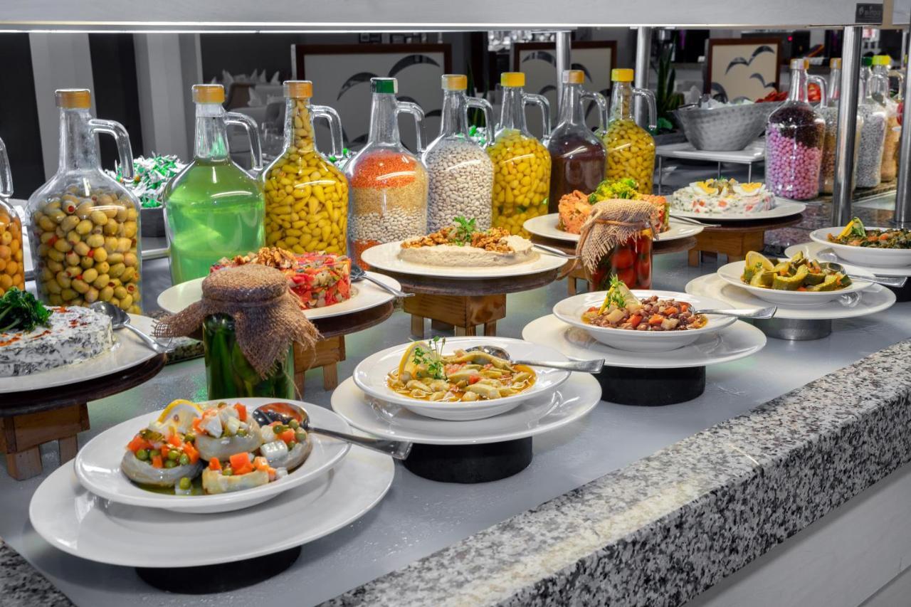 Marti Myra Hotel Tekirova Ngoại thất bức ảnh A selection of meze