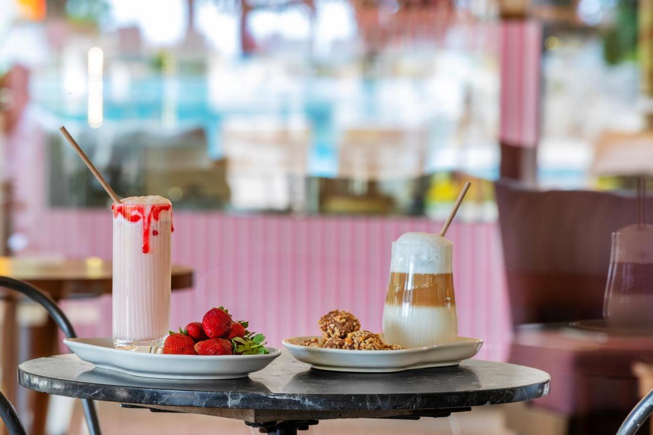 Marti Myra Hotel Tekirova Ngoại thất bức ảnh A smoothie and a latte