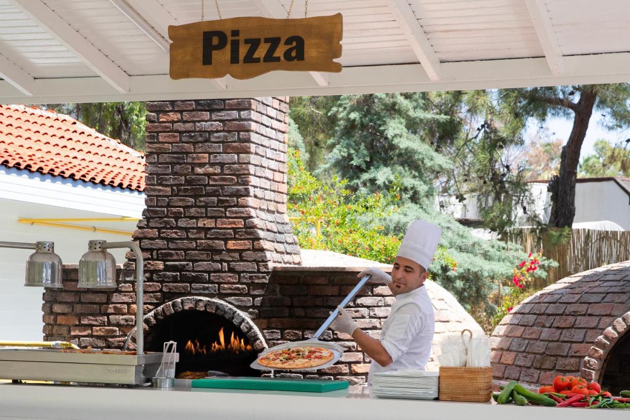 Marti Myra Hotel Tekirova Ngoại thất bức ảnh Pizza being prepared in a wood-fired oven