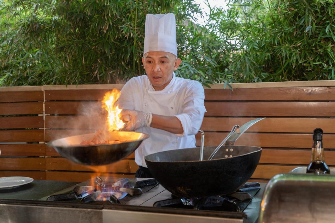 Marti Myra Hotel Tekirova Ngoại thất bức ảnh A wok being used in cooking